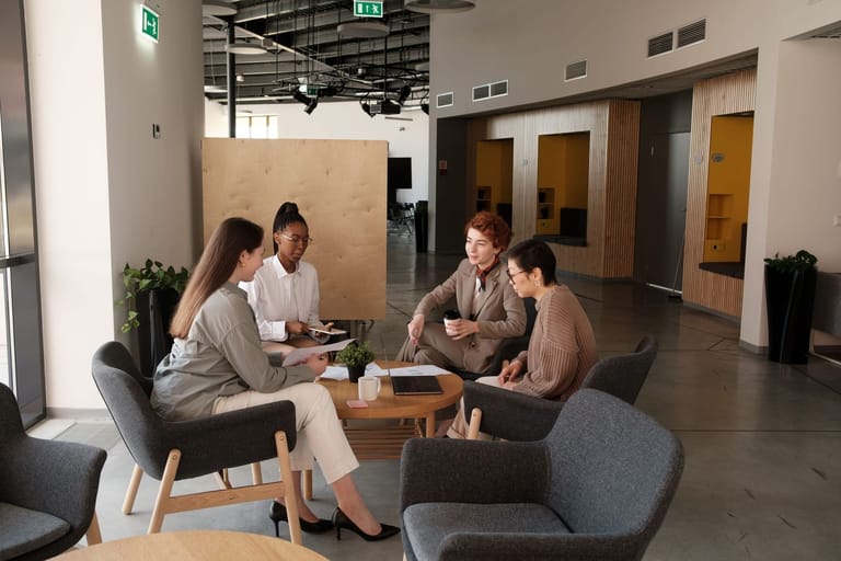 Sensor Flarex Xp: a team meeting in an office
